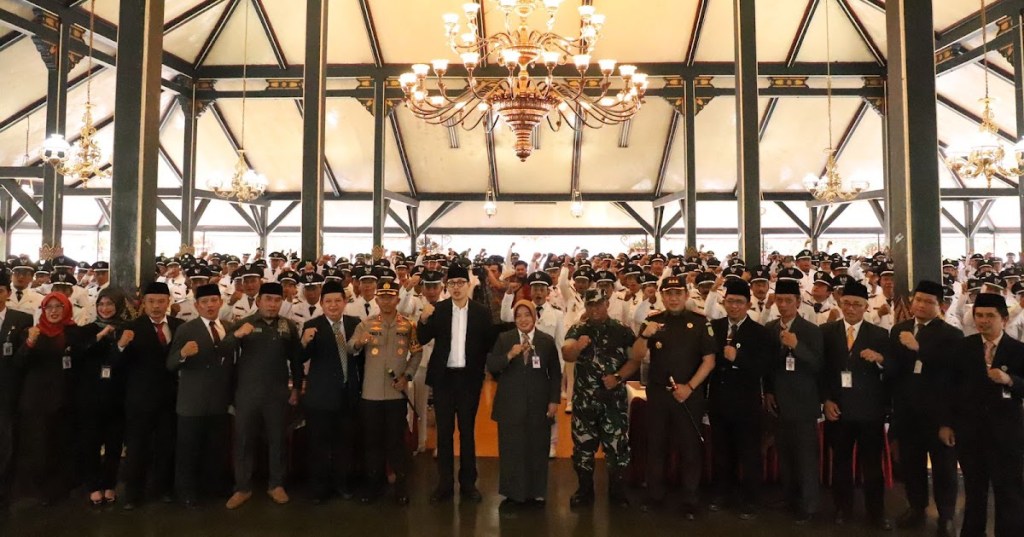 Bupati Kukuhkan 465 Kades yang Jabatannya&nbsp;Diperpanjang