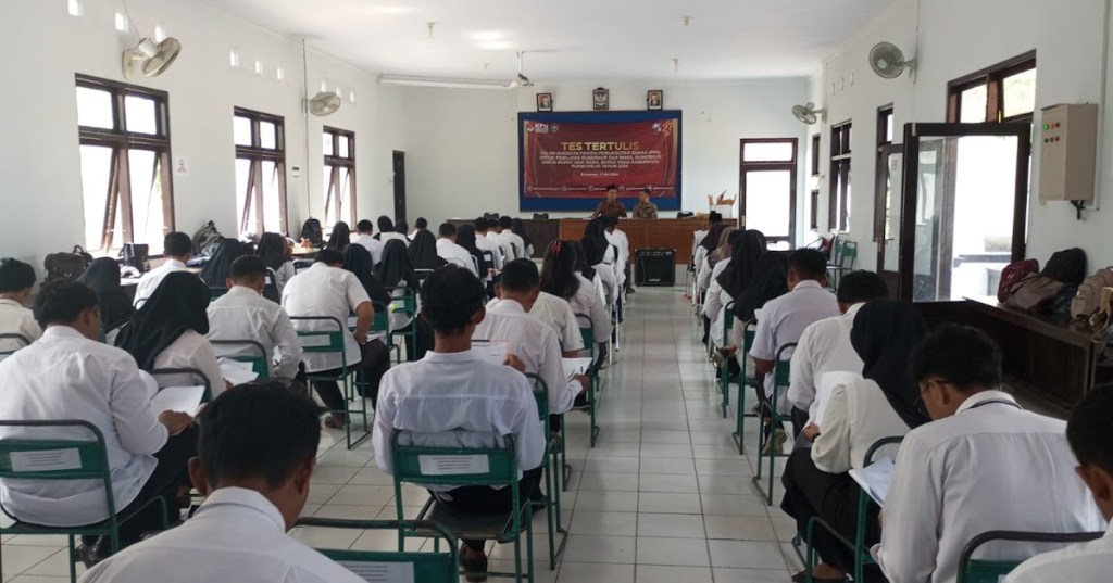 Ratusan Calon PPS Untuk Pilkada 2024 di Kecamatan Pituruh Ikut Tes&nbsp;Tertulis