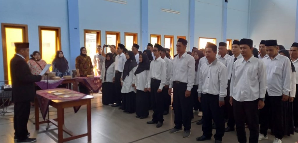 49 Anggota Panwaslu Kelurahan Desa Kecamatan Pituruh Dilantik, Ketua Panwaslucam Minta Bekerjalah Dengan&nbsp;Profesional