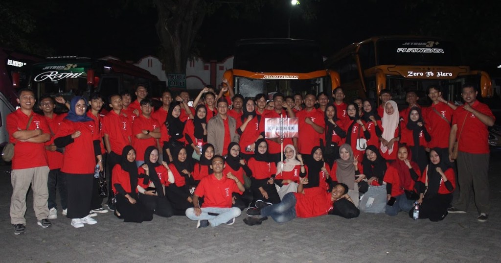 Ziarah Kader dan Alumni GMNI Purworejo di Makam Bung&nbsp;Karno