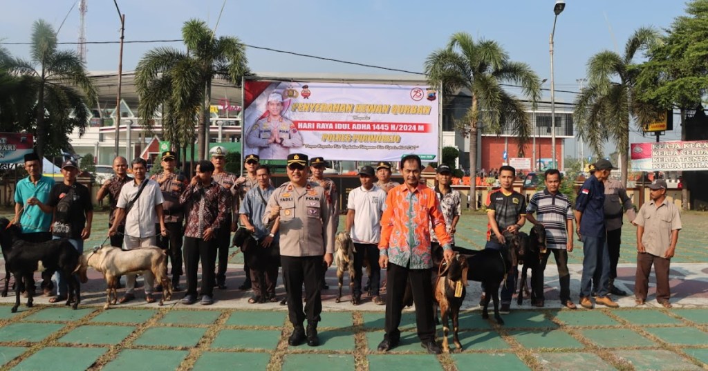 Jelang Hari Raya Idul Adha 1445 H, Polres Purworejo Serahkan Bantuan Hewan&nbsp;Qurban
