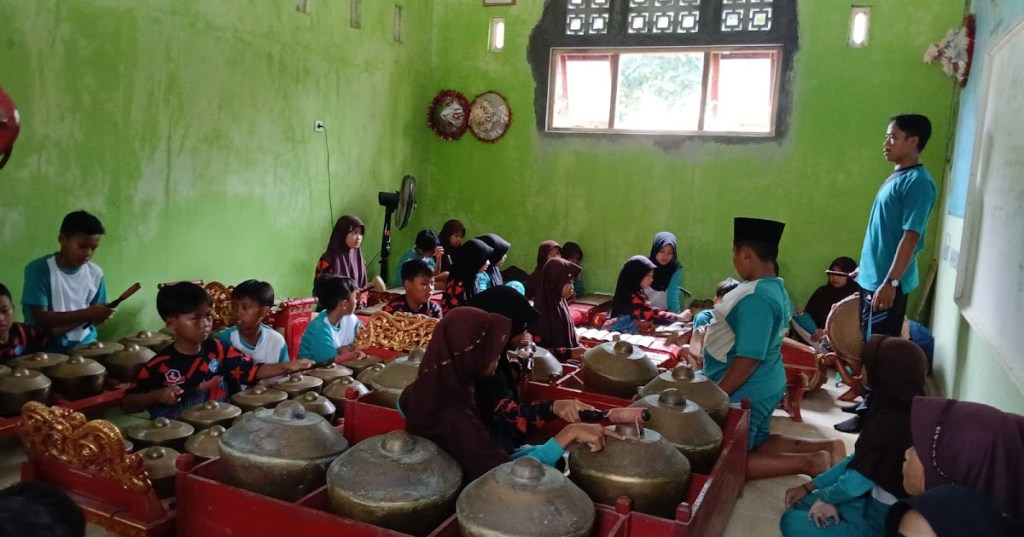 SDN Kroyolor Melestarikan Kebudayaan Jawa Melalui Ekstrakurikuler&nbsp;Karawitan
